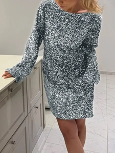 Elegante abito corto da donna con paillettes argento e maniche lunghe scintillanti