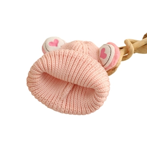 Bonnet en tricot rose pour bébé avec oreilles en peluche et broderie de cœur