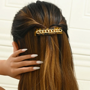 Fashionable tortoise acetate hair clip with gold chain design on model back view
