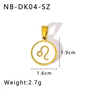Details zum goldenen Löwe-Sternzeichen-Anhänger mit Perlmutteinlage und Maßen 1,9x1,6 cm