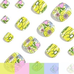 Kurze quadratische künstliche Zehennägel mit Blumenmuster und glänzendem Finish