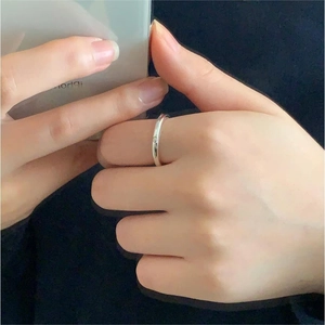 Close-up of a minimalist 925 silver smiley face ring worn for a trendy mirror selfie