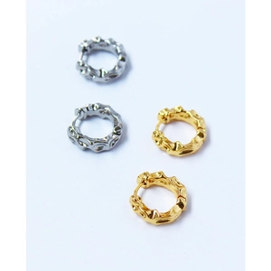 Boucles d'Oreilles Créoles en Laiton Vintage Plaqué Or 18K avec Texture de Lave pour Femmes Boucles d'Oreilles Puces Cercle Plissées Irrégulières Bijoux