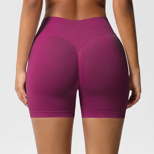 Détail du short de fitness sans couture à taille haute avec effet push-up sculptant
