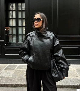 Veste en cuir de style motard pour femme avec zip asymétrique et col montant tendance