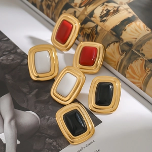 Boucles d'oreilles carrées en onyx et acier doré 18 carats en rouge, blanc et noir