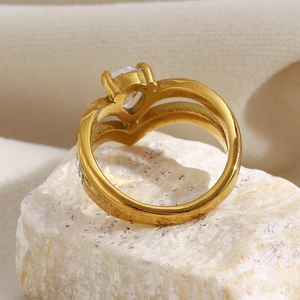 18K gold plated double layer crown ring with heart shaped zircon on natural stone