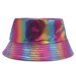 Chapeau bob arc-en-ciel métallique avec finition holographique et bord surpiqué