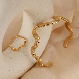 Wave Shaped Stainless Steel Hammered Texture Open Bangle And Adjustable Ring PVD Gold Plated Jewelry