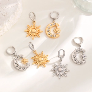 Ensemble de 6 boucles d'oreilles créoles soleil et lune en or et argent avec strass brillants