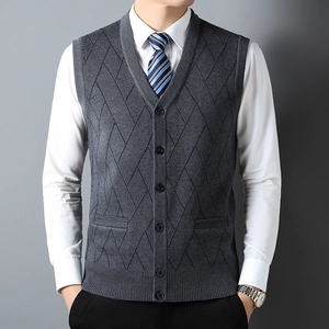 Heren gebreid vest met V-hals, donkergrijs ruitpatroon en knoopsluiting in zakelijke stijl