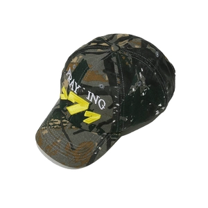 Berretto da baseball mimetico street style con ricamo 777 e scritta Praying