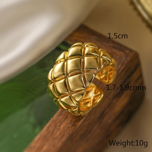 Detail of 1.5cm gold-plated quilted geometric open ring with sizing specifications