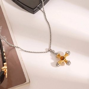 Collier croix bicolore avec pierre oeil de tigre sur une chaîne en cordelette chic