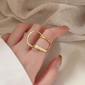 Modern minimalist gold irregular geometric double layer 925 silver ring on model's hand