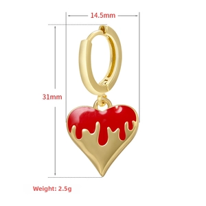 Detailed macro view showing the 14.5mm width and 31mm height of heart-shaped gold drip earrings