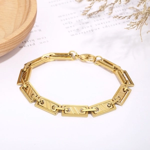 Detail of gold geometric link bracelet with diagonal grooves and secure lobster clasp