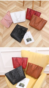 Close-up of quilted pattern tote bags in five colors with round metal pendants