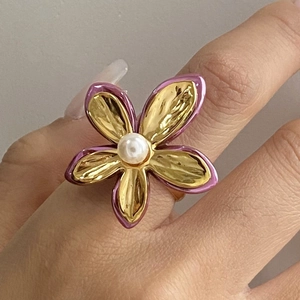 Bague ouverte fleur en acier inoxydable doré 18k avec pétales roses et perle