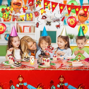 Kit déco fête anniversaire pompier avec bannières ballons et nappe pour enfants