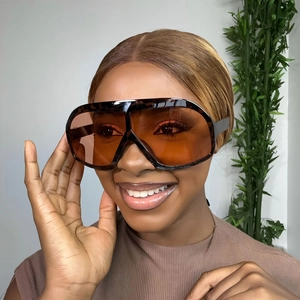 Oversized retro tortoiseshell sunglasses with brown lenses for stylish sun protection