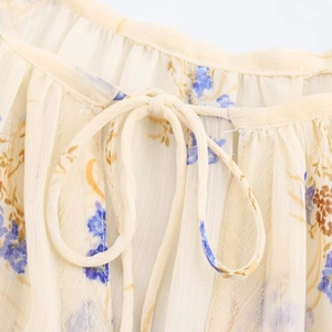 Camicetta floreale in chiffon da donna con laccetto e stampa di fiori traslucidi