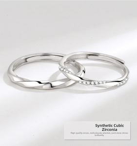 Detailansicht der S925 Silber Möbius-Ringe mit gedrehtem Design und Zirkonia für Paare