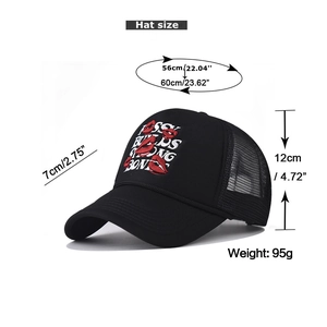 Spécifications de taille d'une casquette trucker noire brodée avec détails de mesures