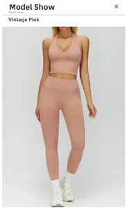 Détail du haut de sport rose vintage et du legging taille haute pour le fitness
