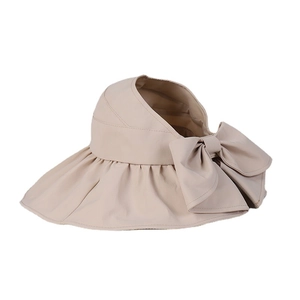 Cappello da sole beige a tesa larga con grande fiocco per protezione UV e comfort estivo