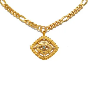 Collier chaîne Figaro dorée avec pendentif œil maléfique et petites perles
