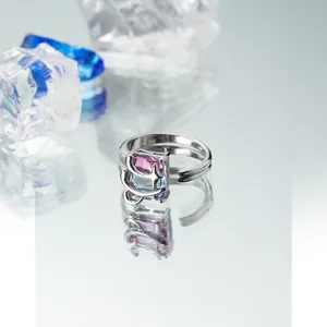 Minimalist silver star ring with gradient zircon stone and mirror ice reflections