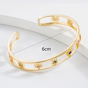 18K vergoldetes offenes Armband mit Währungssymbolen und bunten Zirkonsteinen für Damen