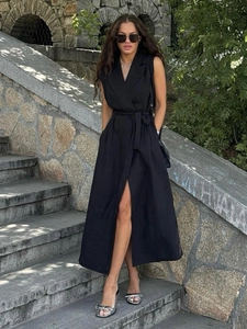Elegant black sleeveless shirt dress with waist tie and high slit for a chic urban style