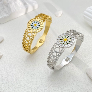 Watch-style titanium steel bracelet with daisy flower and heart hollow design