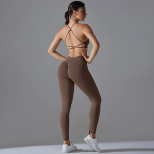 Detail view of brown seamless yoga set with back scrunch seam for butt lifting effect