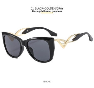 Seitenansicht der Cat-Eye-Sonnenbrille mit schwarzem Rahmen und goldenen Metallbügeln