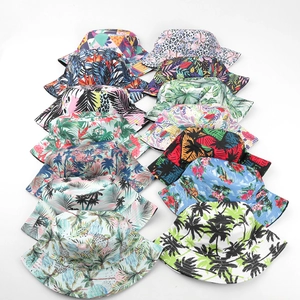 Collection de bobs réversibles colorés aux motifs floraux tropicaux et imprimés animaliers