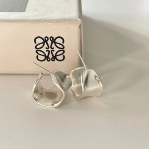 Irregular wave-shaped 925 sterling silver hoop earrings with a polished mirror finish
