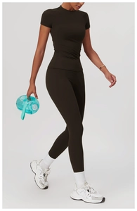 Women's dark brown short sleeve t-shirt and high waist compression leggings set for yoga