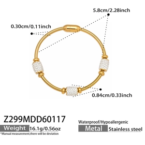 Detailansicht von goldenem Edelstahl Schlangenarmband mit Magnetverschluss und Maßen