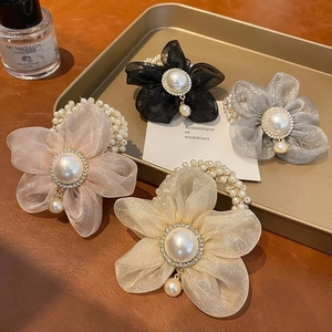 Chouchous élégants en fleurs d'organza avec perles et strass en quatre couleurs douces