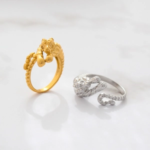 Adjustable tiger head rings in polished gold and silver plating for a bold fashion look