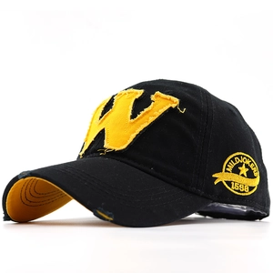 Casquette de baseball en coton noir avec patch W jaune et visière style usé chic