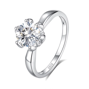 Classic S925 sterling silver flower ring featuring a 1ct round moissanite diamond