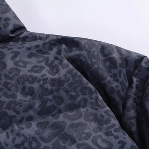 Veste matelassée vintage à imprimé léopard avec col montant et texture ripstop durable