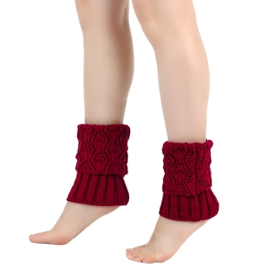 Dicke rote gestrickte Beinstulpen mit Zopfmuster und offenem Zehendesign für Stiefel