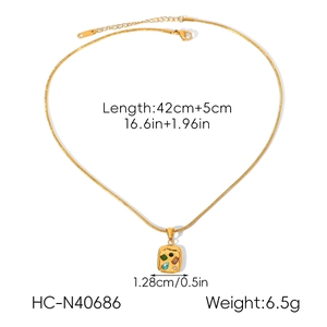 Détail du collier en or 18 carats avec dimensions, poids et pendentif en pierre