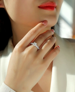 Close-up of S925 sterling silver ring with 1 carat sparkling diamond on a model hand