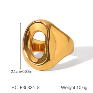 Detailed view of 2.1cm golden croissant ring showing 10.6g weight and mirror finish